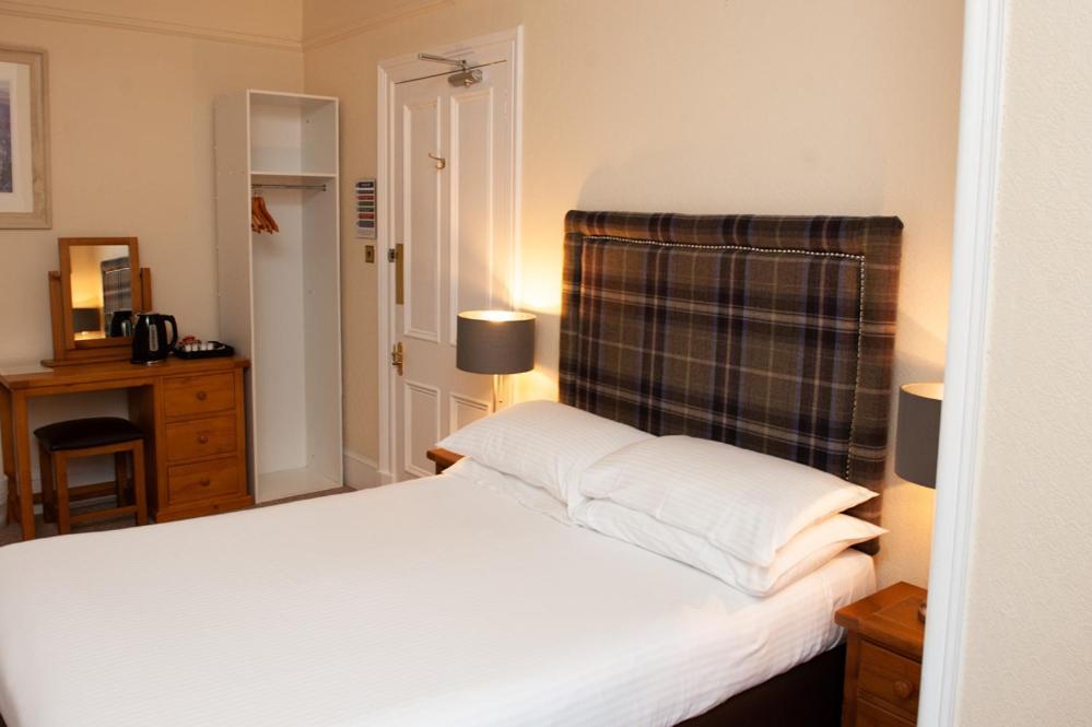 Alban And Abbey House Hotel Inverness Room photo